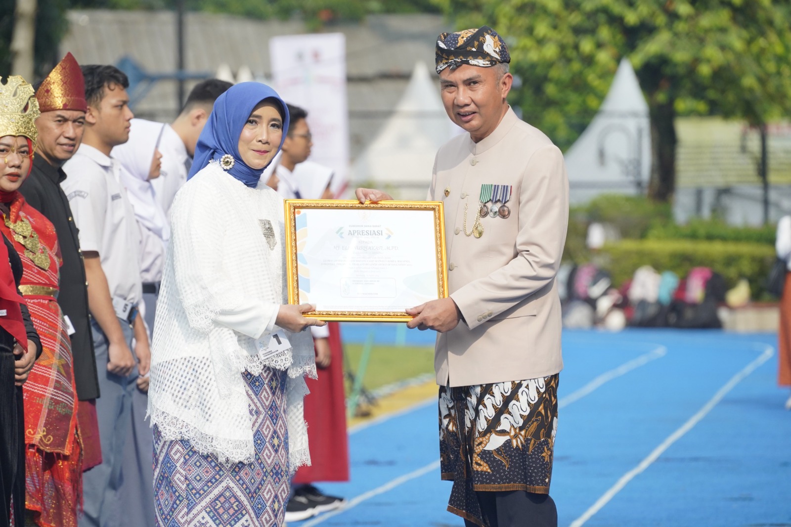 Elis Nurhayati, Kepala Sekolah SMAN Jabar Dengan Segudang Prestasi