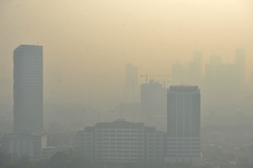 Tiru Jakarta, Pemkot Bekasi Semprot Jalan Atasi Polusi Udara