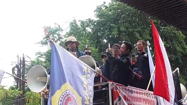 Warga Poponcol Kepung BPN Karawang, Tuntut Kejelasan Konflik Lahan dengan PT AM