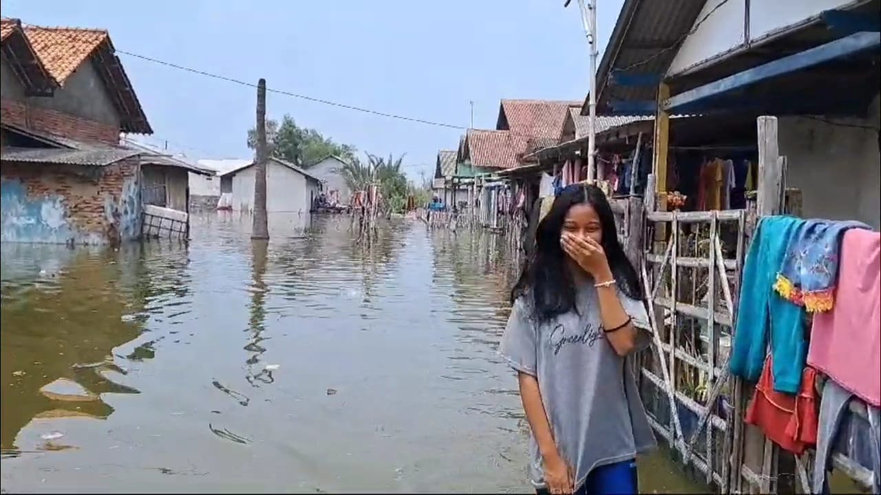 Banjir Rob Bekasi Lumpuhkan Perekonomian. BPBD: Biaya Besar Buat Penahan Ombak