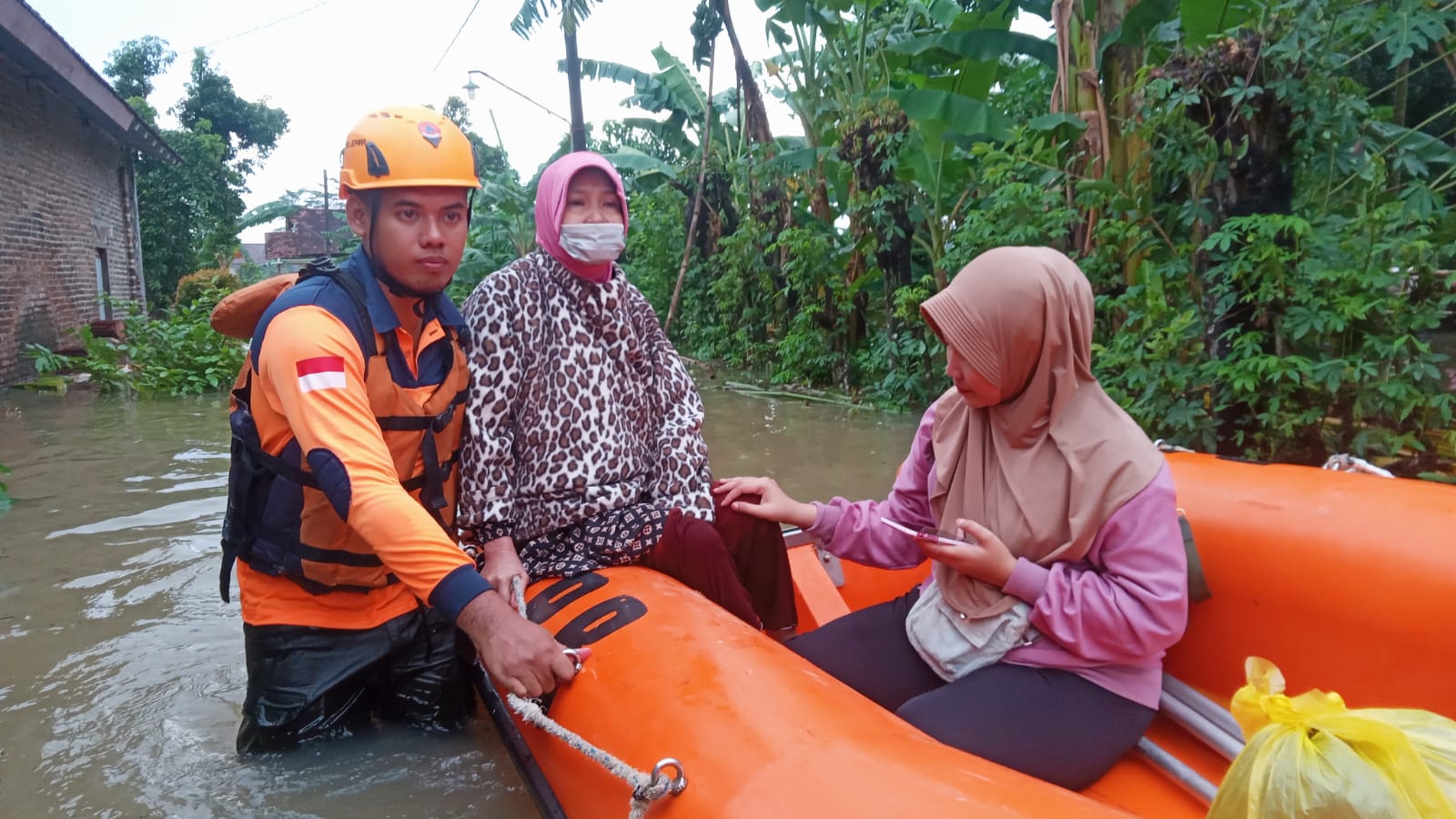 Banjir di Kabupaten Jepara Jateng, 8 Kecamatan Terdampak, Ratusan Warga Mengungsi Ketempat yang Aman