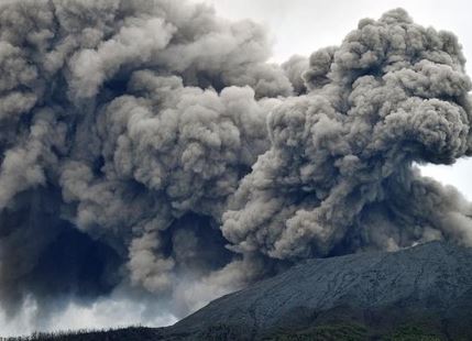 Gunung Marapi Erupsi, Sejumlah Penerbangan di Bandara Minangkabau Dibatalkan