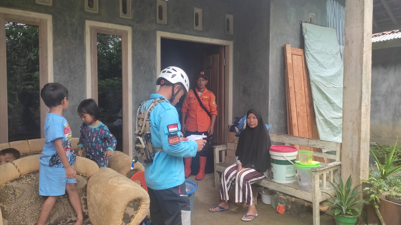 Longsor Di Kabupaten Banjarnegara, Sebanyak 128 Jiwa Mengungsi, Belasan Rumah Hingga 1 Masjid Rusak