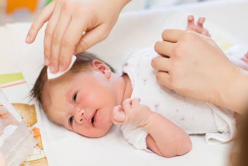 Tips Merawat Kulit Bayi Untuk New Moms