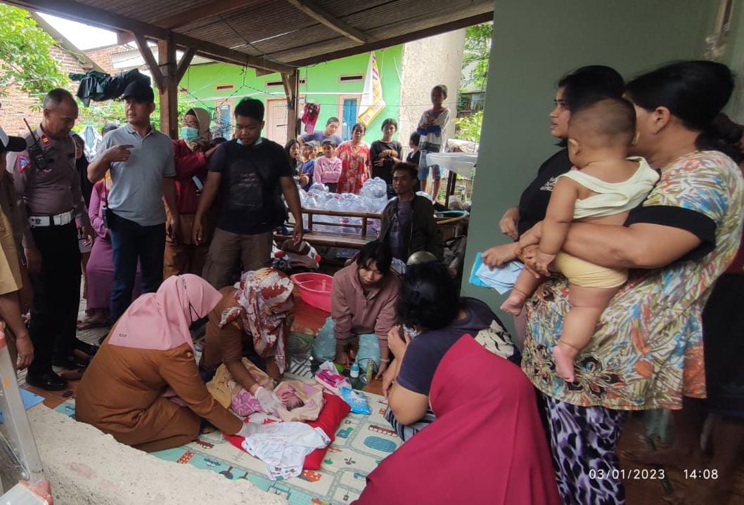 Siapa yang Tega Membuang Bayi yang Masih Berlumur Darah Ini? Warga Ada yang Menduga Hasil Hubungan Gelap