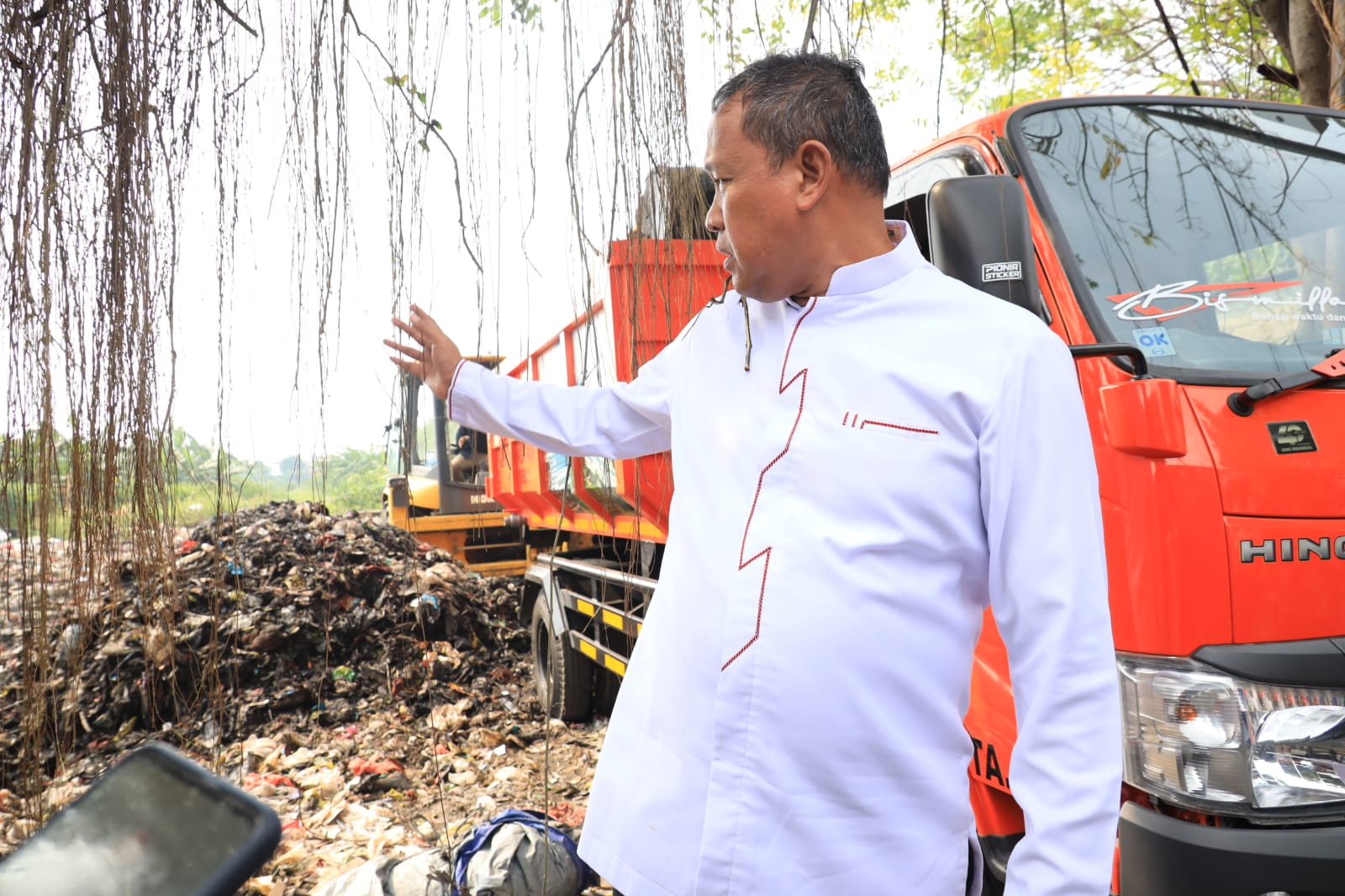 Tempat Pembuangan Sampah Liar yang Menumpuk di Bekasi Utara Mulai Dibersihkan