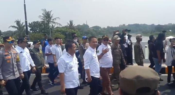 Jembatan Penghubung Klari-Ciampel di Walahar Diresmikan, Bupati Aep Syaepuloh Ucapkan Terima Kasih ke Pemprov 