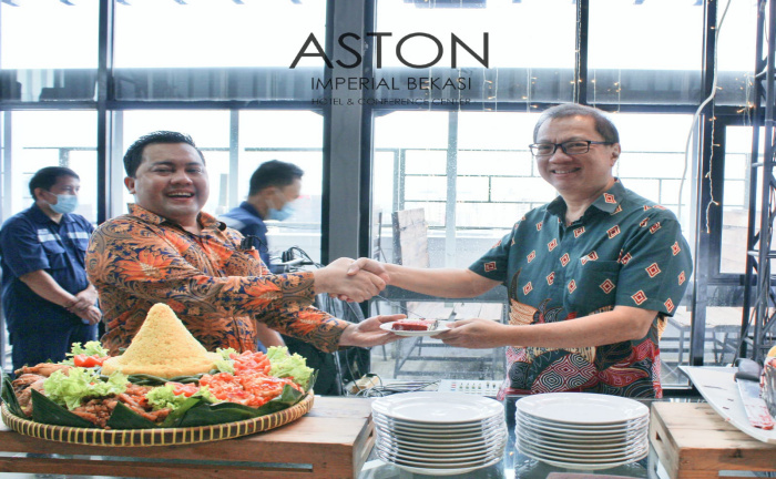 8 Tahun Aston Imperial Bekasi Usung Tema 'Back to 80s' Tagline 'ComplEIGHT Each Other As A Team'