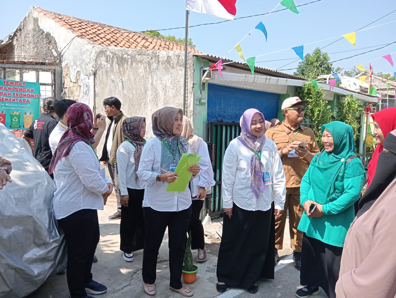 Tim Penilai Lomba Kampung Bersih Lakukan Penilaian di Wilayah Kecamatan Cibarusah