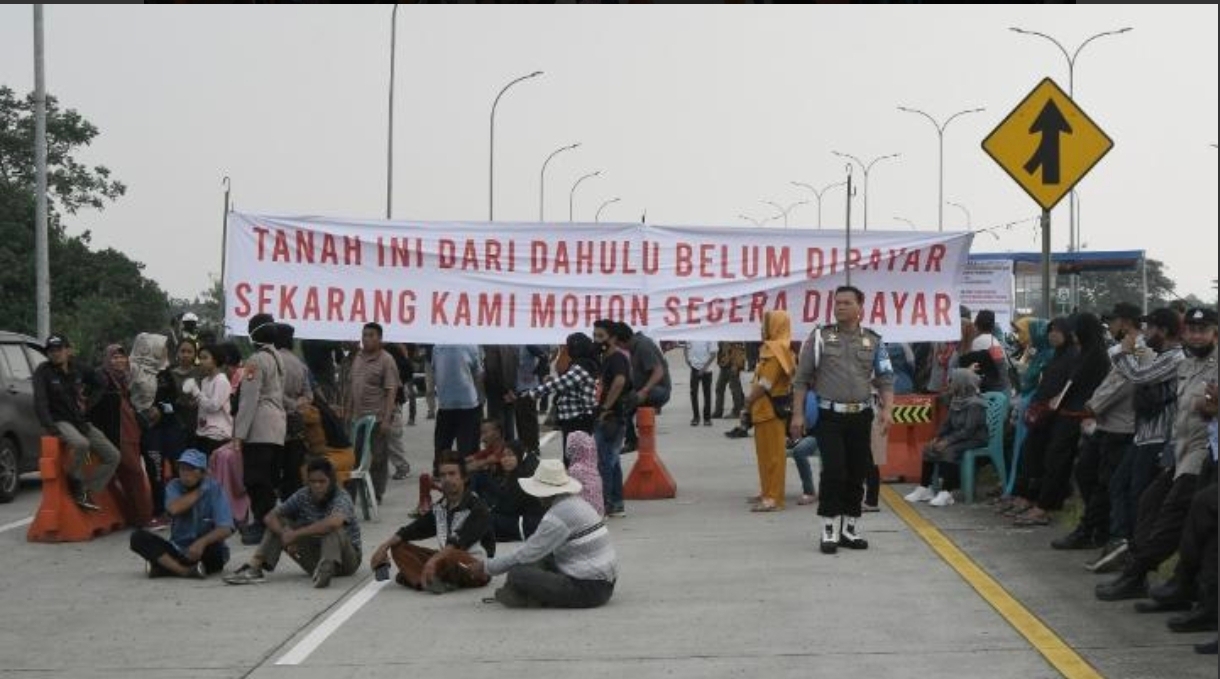 Ratusan Warga Jatikarya Tuntut Ganti Rugi Lahan yang Belum Dibayar akibat Proyek Tol Mangkrak