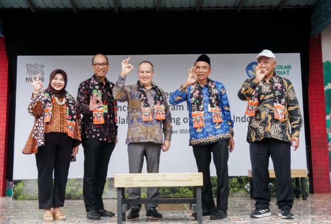 Nestle Distribusikan 5 Ribu Bangku Daur Ulang Sampah Plastik ke 500 SD di Indonesia