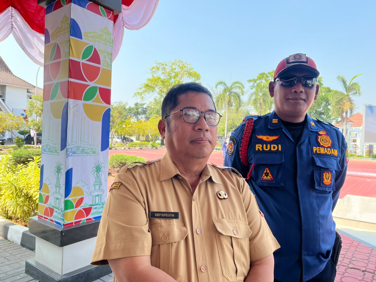 Erupsi Krakatau: Karawang Terdampak Tipis Abu Vulkanik, Sekolah Tetap Tatap Muka dan Warga Dimbau Bermasker