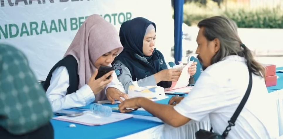 Bapenda Karawang Optimalkan Opsen PKB dan BBNKB melalui Layanan Terpadu di Bundaran Ramayana