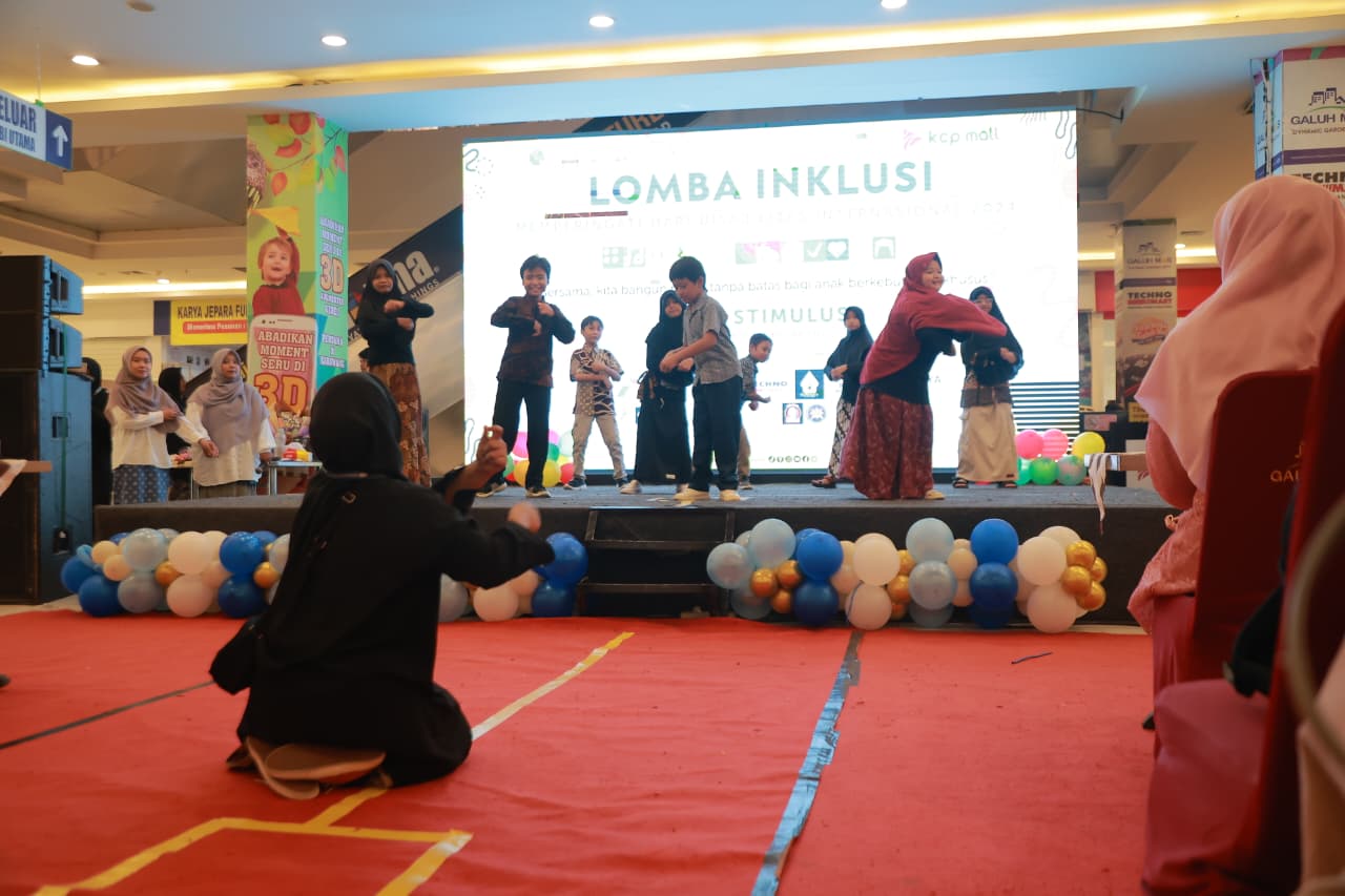 Tumbuh Bersama dalam Tepuk Tangan