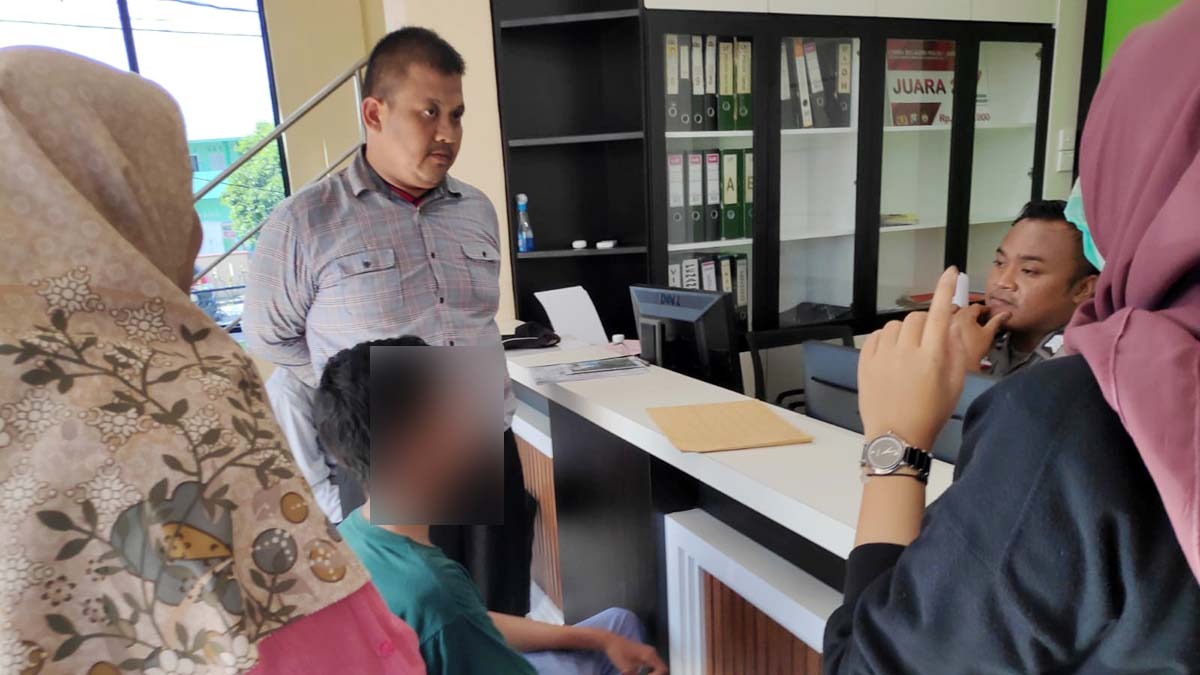 Curhat Pilu Ibu yang Anaknya Dituduh Maling Helm dan Dianiaya Oknum TNI di Ruang SPKT Polres Tanjung Pinang 