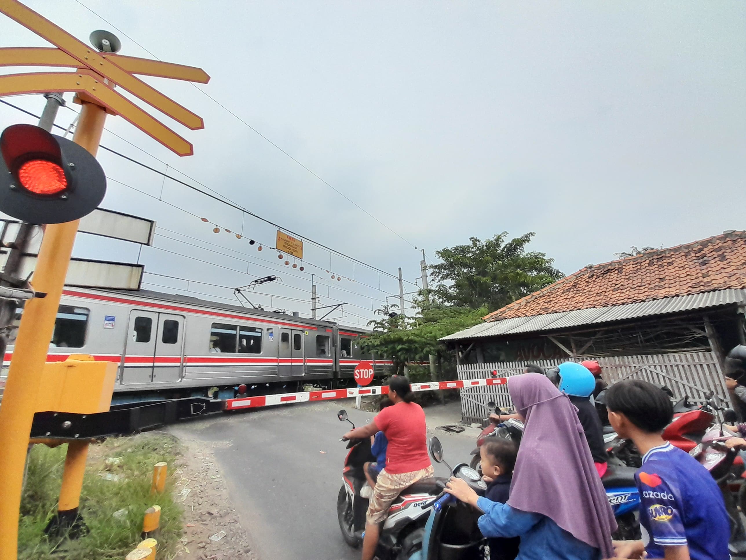 Sering Macet Parah, Pemdes Usul Pembangunan Underpass Perlintasan Kereta Api di Kampung Selang Cironggeng