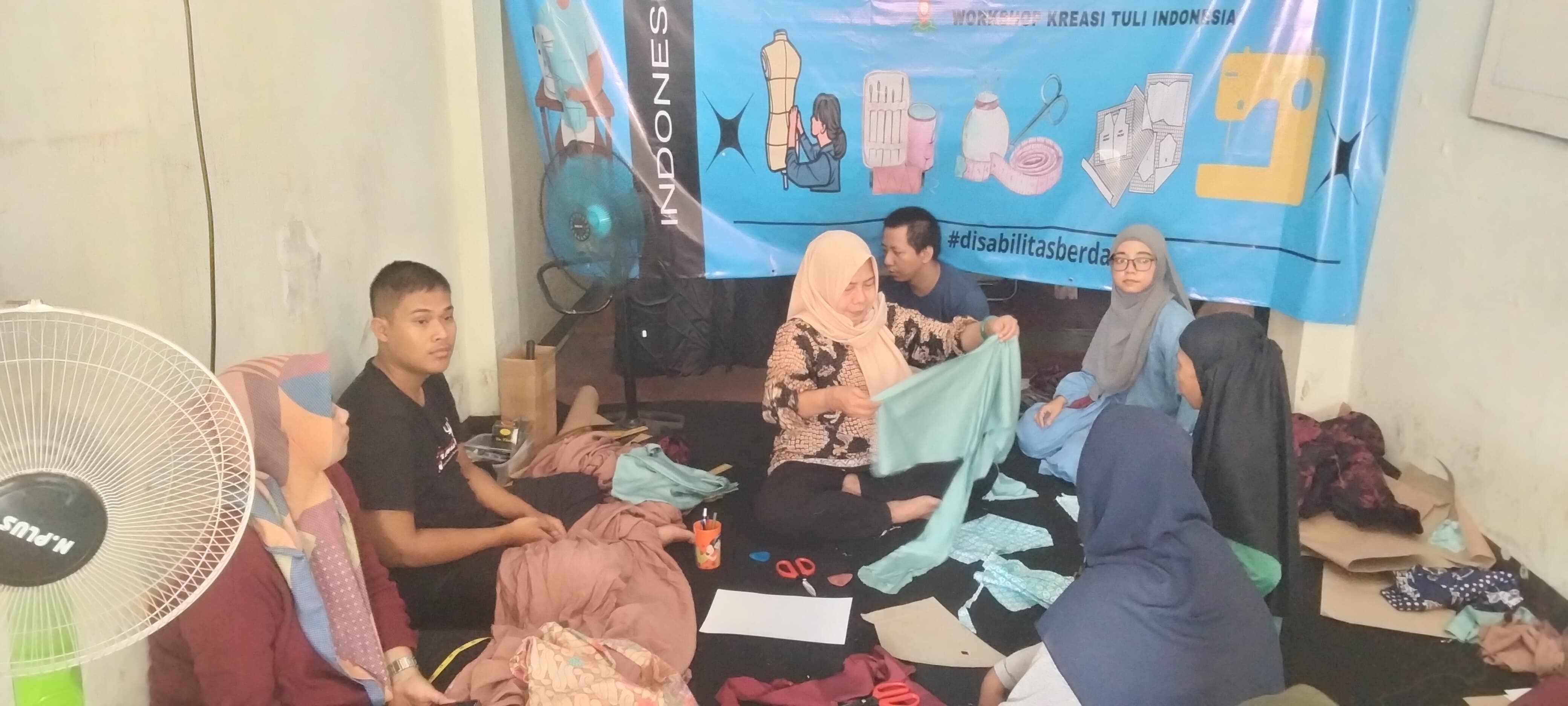 Kreasi Tuli Indonesia Gelar Pelatihan Menjahit Untuk Disabilitas di Karawang