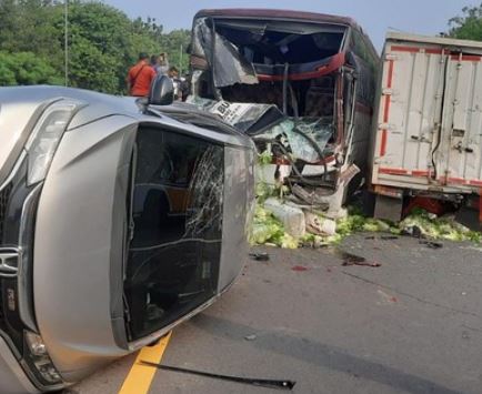 Belasan Kendaraaan Terlibat Kecelakaan Beruntun di Tol Cipularang, 3 Orang Luka-luka, Diduga Ini Pemicunya