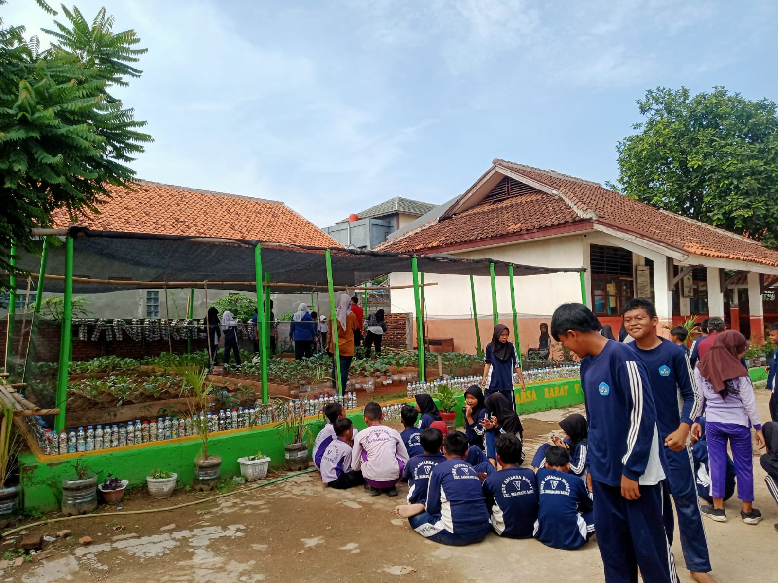 Inovasi SDN Adiarsa Barat V Karawang: Program Makan Bergizi Gratis dengan Kebun Sekolah