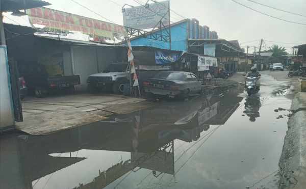 Genangan Air di Gang M Usir Duren Jaya Bekasi Timur Tanpa Perhatian