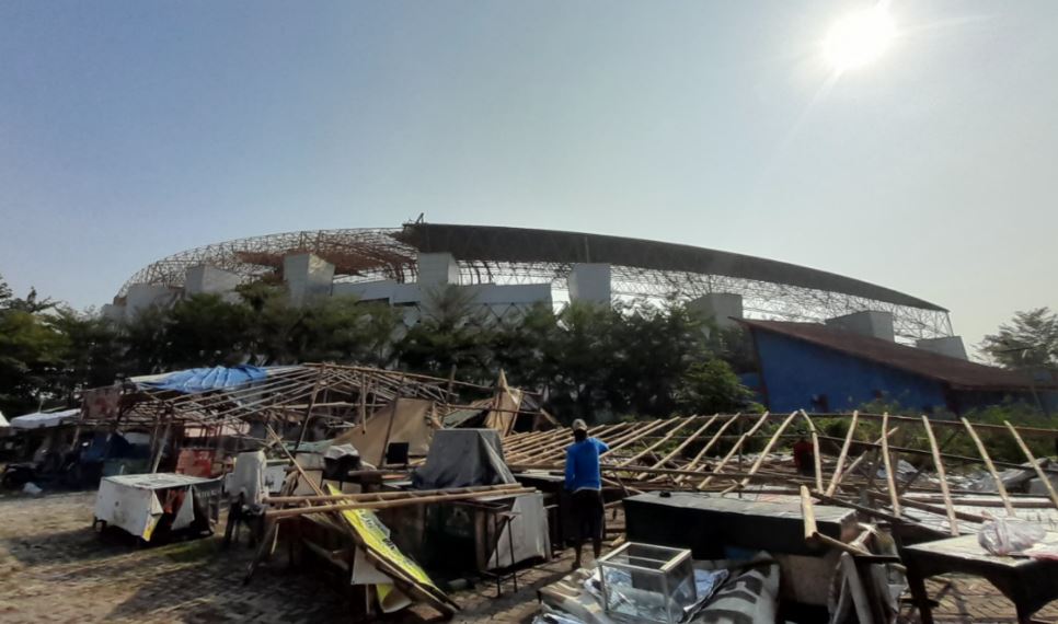 Atap Stadion Wibawa Mukti Roboh saat Hujan Disertai Angin Puting Beliung