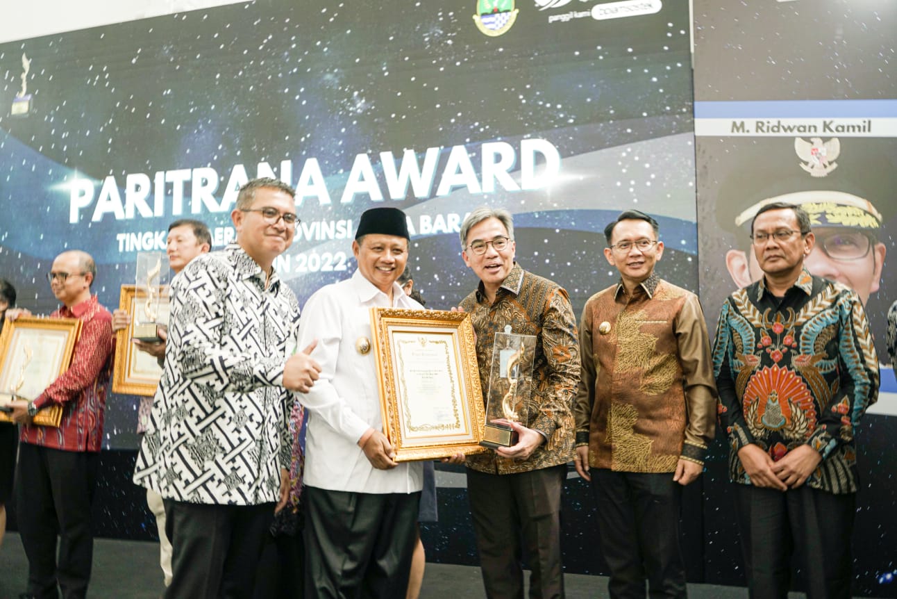 Aktif Jamsostek, Bank bjb Raih Paritrana Award 2022 Jawa Barat