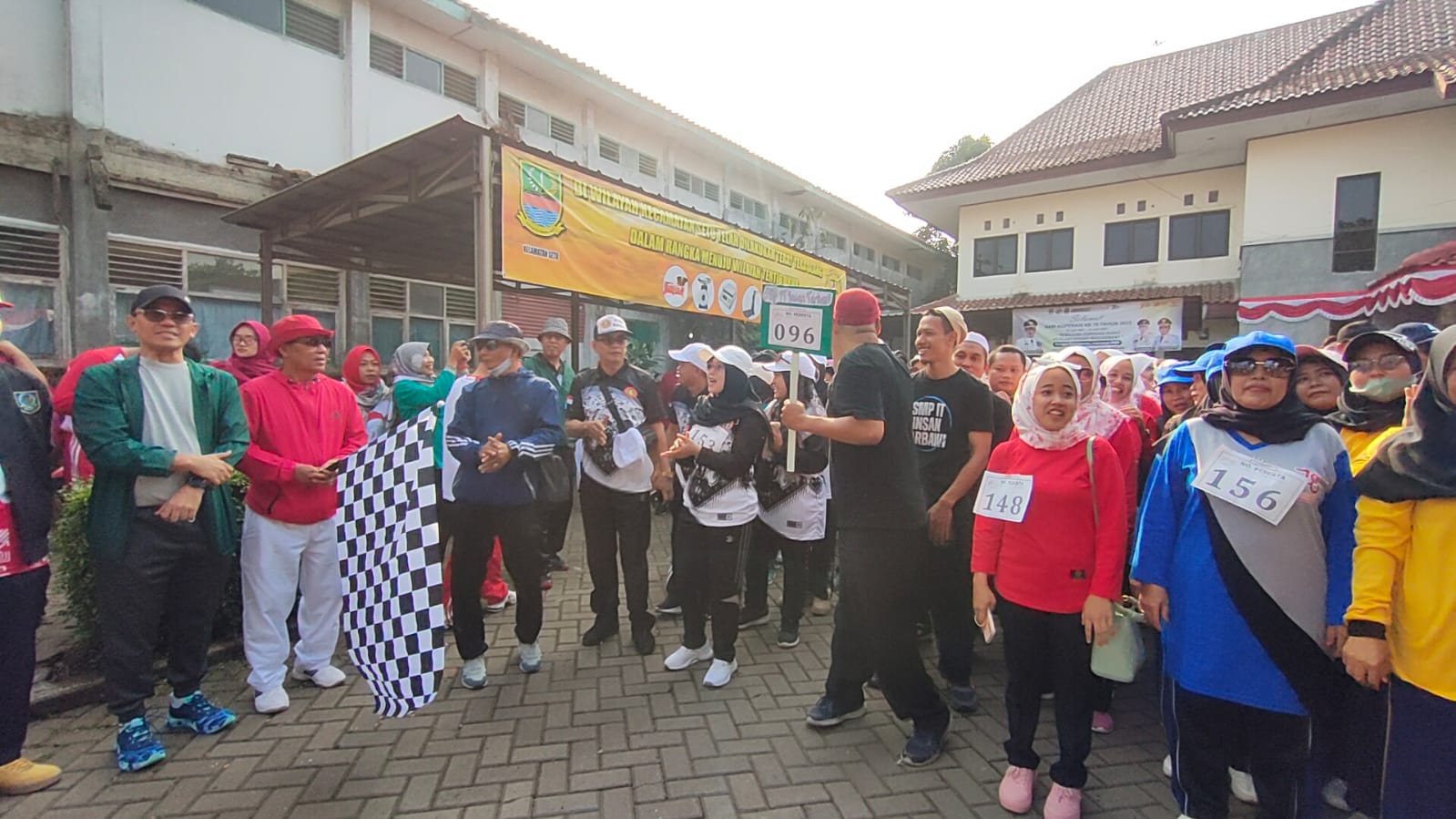 Wajibkan Seluruh Warga dan Pelaku Usaha Kibarkan Bendera, Pemdes Tamansari Bakal Sidak ke Rumah Warga 