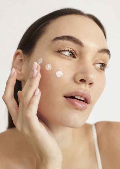 Tips Membantu Mengurangi dan Memudarkan Bintik Hitam Pada Wajah Kamu