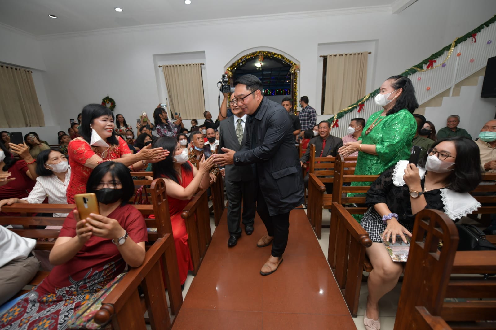 Natal di Jabar Berjalan Kondusif, Kang Emil Titip Situasi Terjaga hingga Tahun Baru 