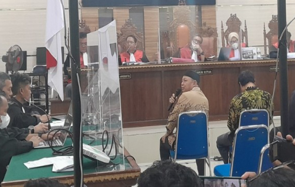 Bupati Lampung Timur Beri Uang Rp100 Juta dan Rekomendasikan Masuk Fakultas Kedokteran Unila