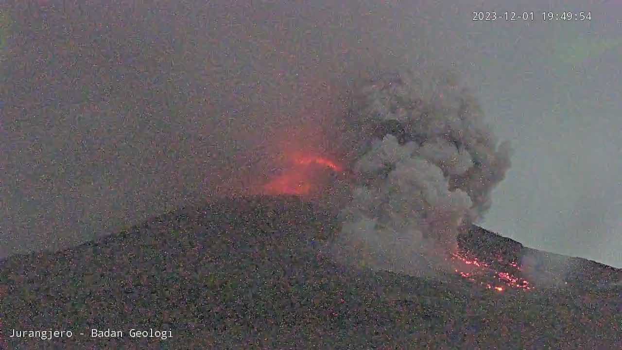 Aktivitas Vulkanik Gunung Lewotobi Naik Level Awas, Lima Ribu Warga Mengungsi Sementara Waktu