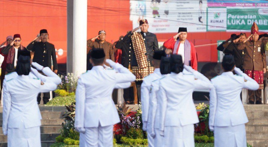 Hari Lahir Pancasila 2023, Plt Wali Kota Bekasi Kenakan Pakaian Adat Lampung Pepadun