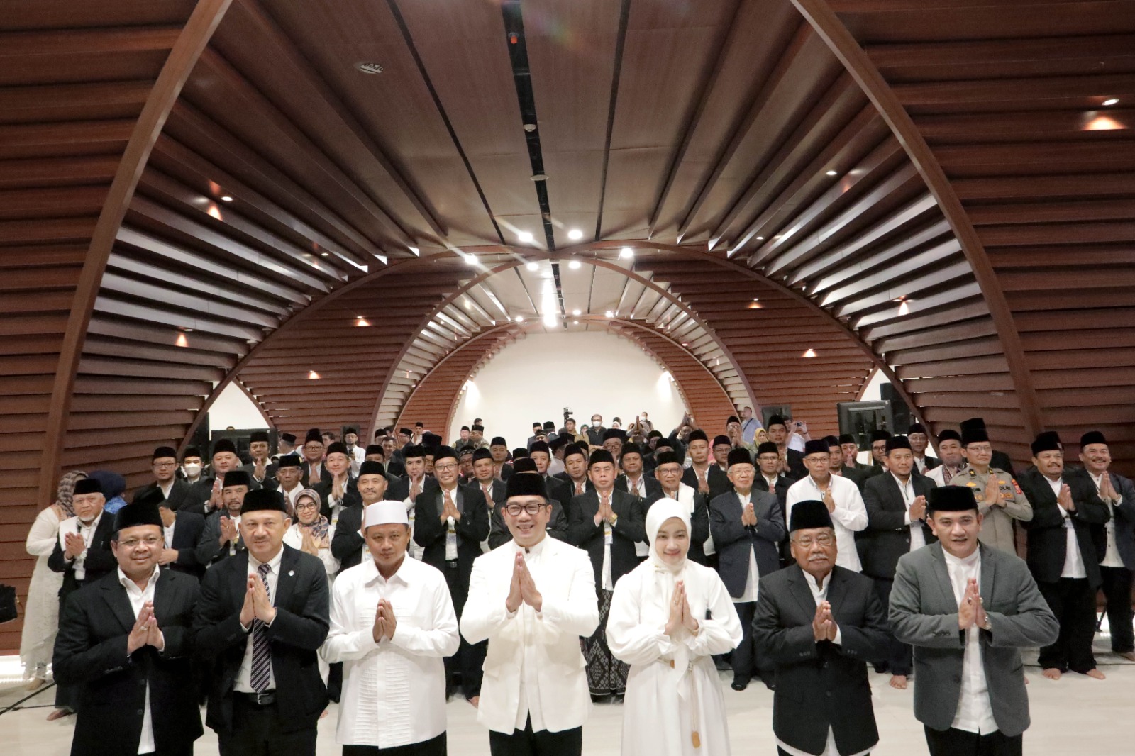 Gubernur Ridwan Kamil Lantik 174 Pengurus Masjid Raya Al Jabbar 