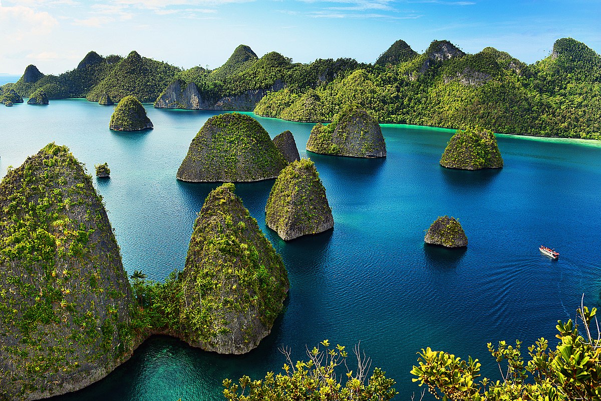 Destinasi Wisata Terfavorit di Papua,  Inilah 5 Fakta Menari Raja Ampat