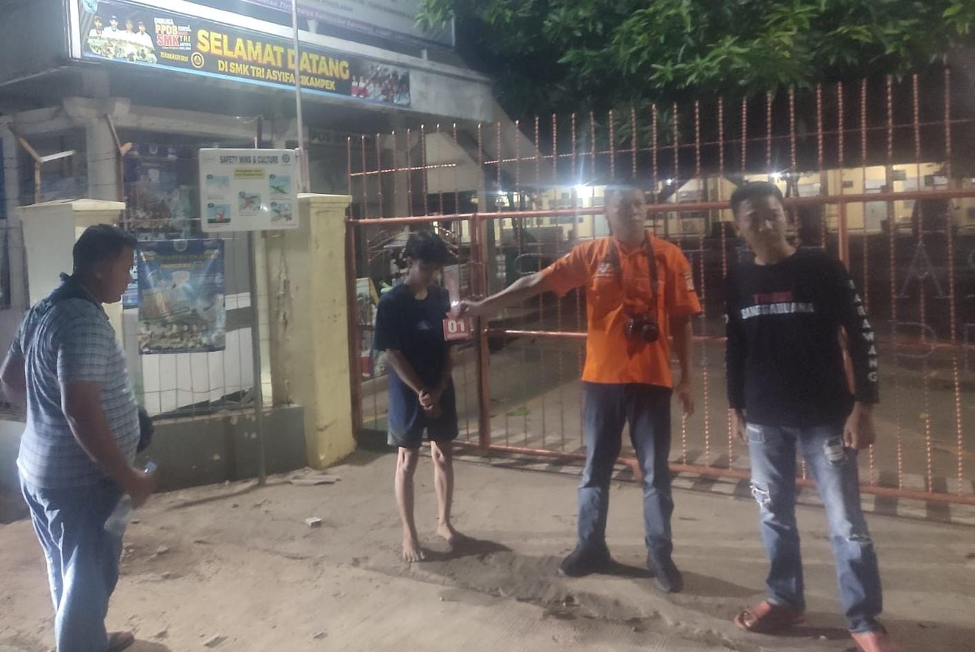 2 Kelompok Remaja Tawuran Didepan Gerbang Sekolah SMK Tri Asyifa Cikampek, 1 Tewas Terkena Bacokan Ditubuhnya