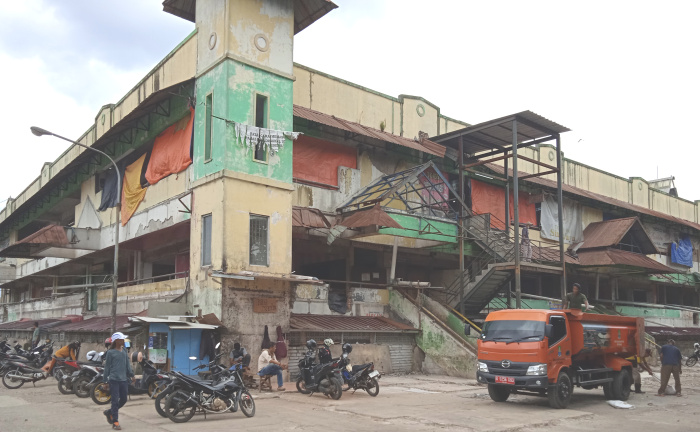 Carut Marut Renovasi Pasar Bantargebang Dikeluhkan Pedagang