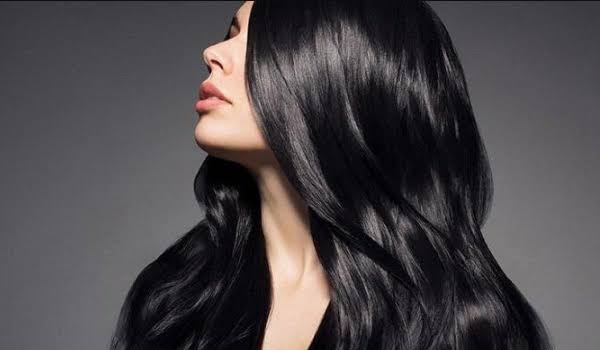 12 Tips Merawat Rambut Supaya Terlihat Berkilau