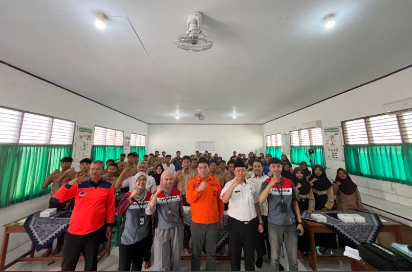 Pertamina Patra Niaga Regional JBB dan BPBD Indramayu Gelar Kajian Risiko Bencana di SMPN 1 Balongan