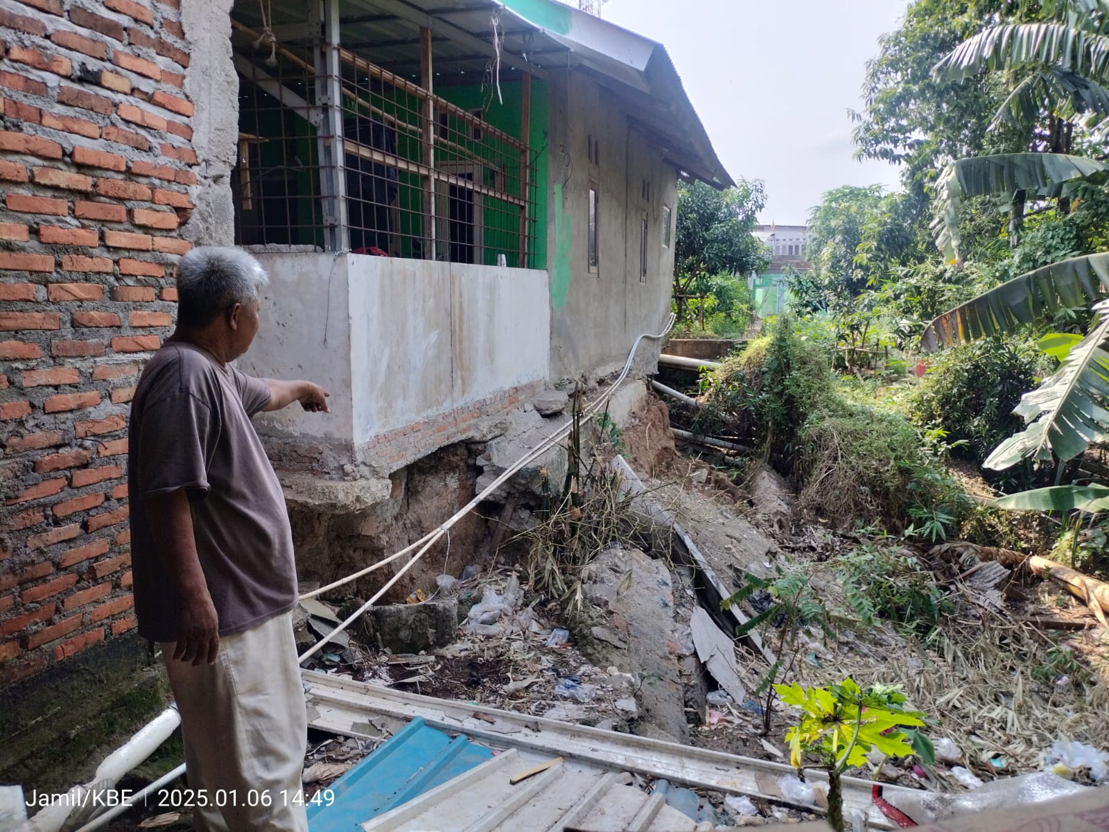 Warga Terdampak Longsor di Kampung Cicadas Desak Pemerintah Daerah dan Kawasan Ejip 