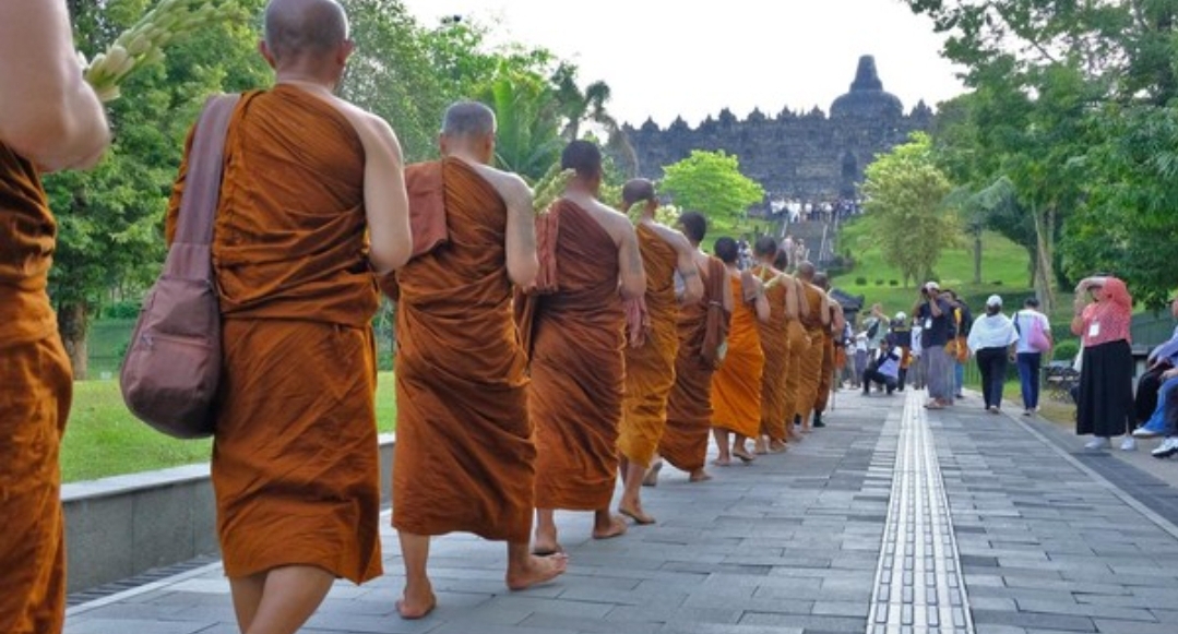 Perjalanan Spiritual Biksu Dari Negri Gajah Putih Menuju Candi Borobudur
