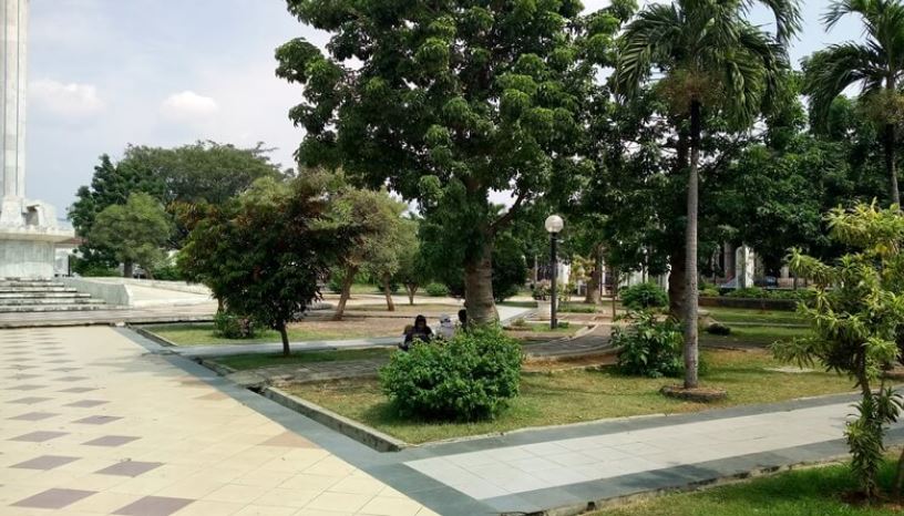 Lepas Penat Nongkrong di Alun-Alun Karawang, Wisata Menawan di Pusat Kota