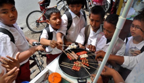 10 Jajanan Sekolah Paling Enak dan Banyak Dibeli Semua Orang