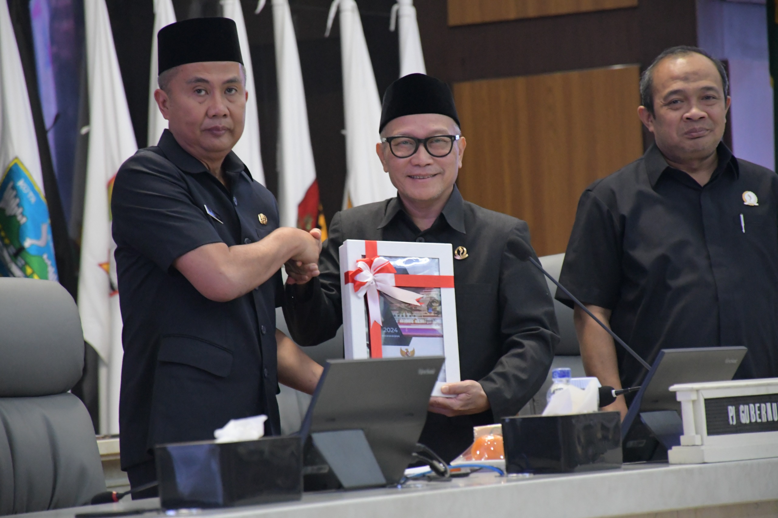 DPRD Jabar Gelar Rapur Penyampaian Nota Pengantar Gubernur atas 3 Ranperda