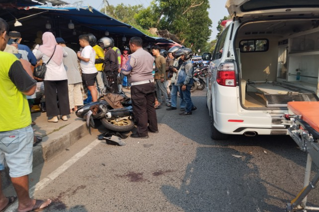 Brukk! Pasutri Dihantam Pemuda saat Akan ke Pengajian, Istri Meninggal Ditempat 