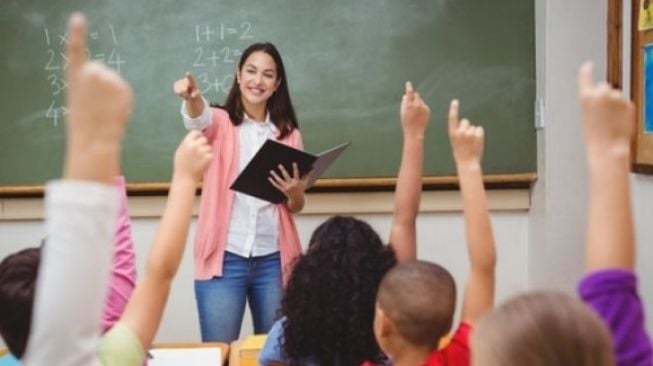 Ditugaskan Jadi Guru Baru di Kelas 1 SD? Ikuti Tips Ini agar Menjadi Guru yang Menyenangkan