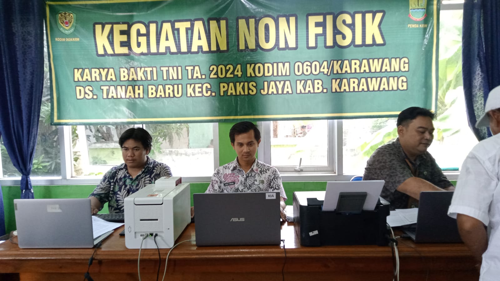 Disdukcapil Karawang Berikan Penyuluhan dan Pelayanan Adminduk dalam Giat Karya Bhakti TNI