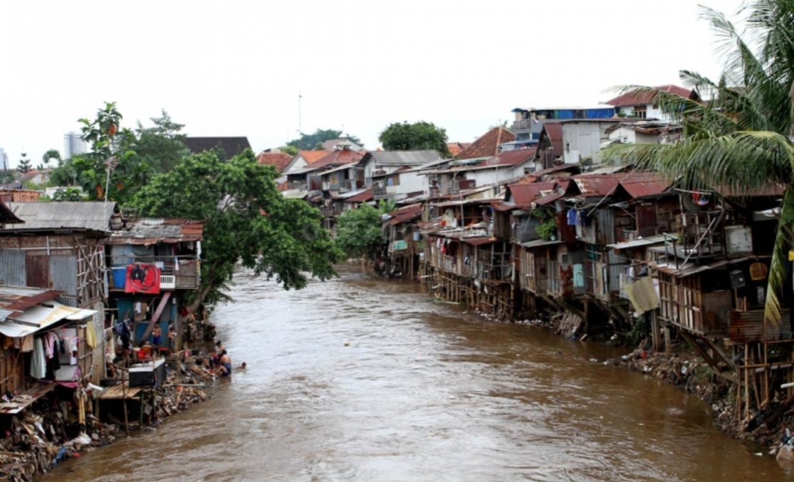 Warga Minta Pengawasan Terhadap Bangunan Liar di Bantaran Sungai