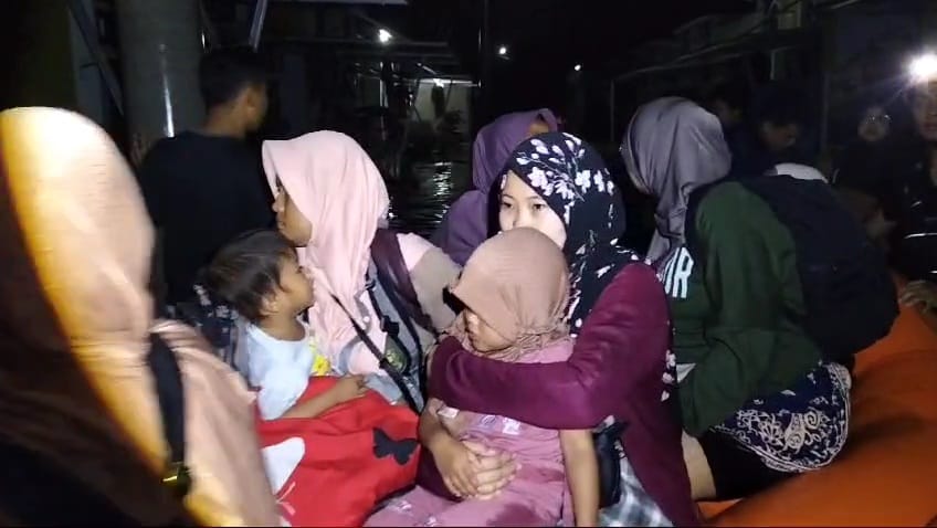 Banjir Melanda Kabupaten Bekasi Saat Sahur, Tujuh Kecamatan Terendam