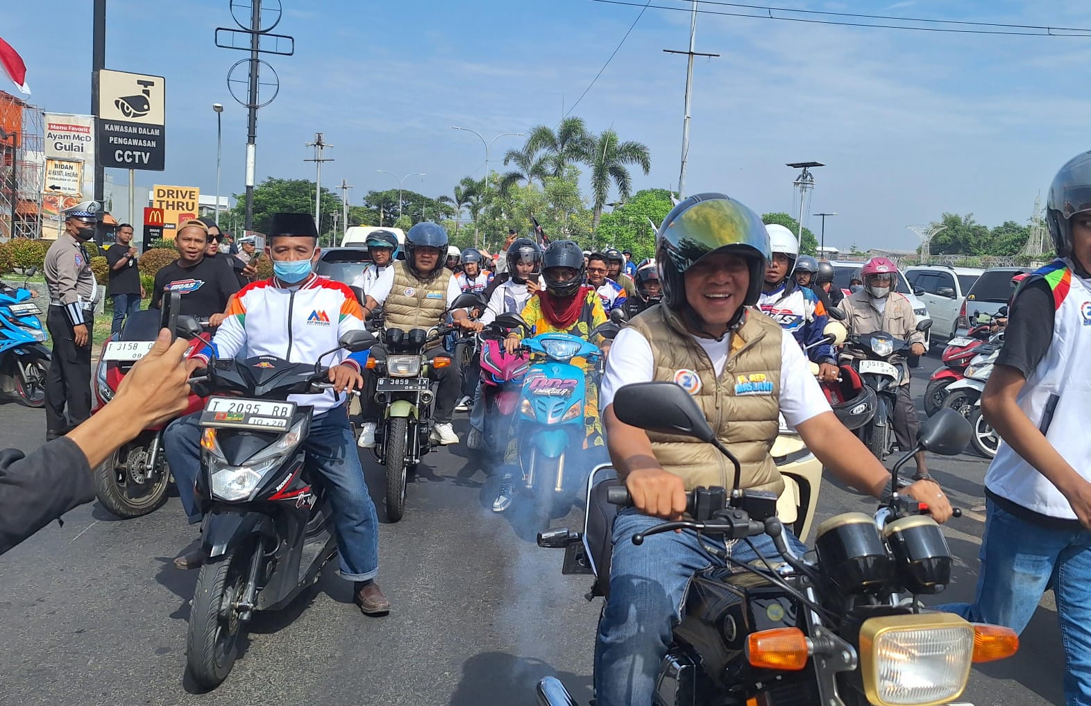 Kampanye Akbar Aep Masalani Padati Lapangan Al Azhar Karawang, Tim Pemenangan Minta Maaf