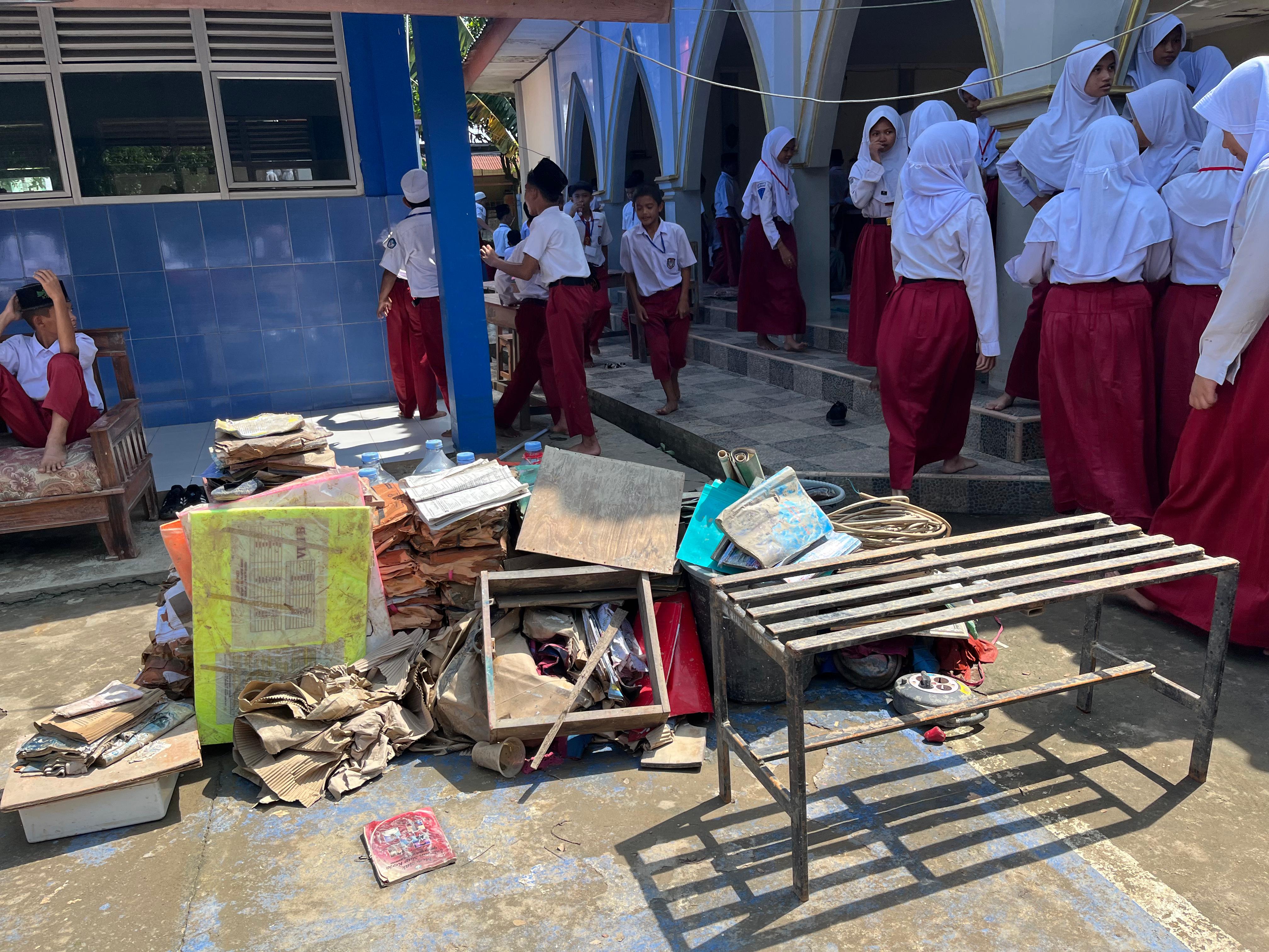 Sekolah di Telukjambe Barat Terus-terusan Kebanjiran, Butuh Bantuan Buku